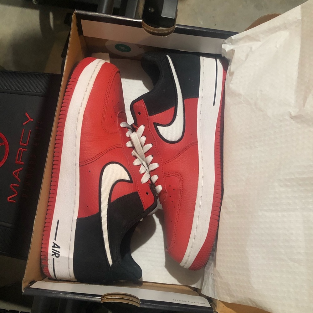 Air Force 1  Mystic red /White-black